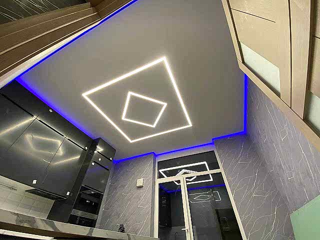 Парящий натяжной потолок с подсветкой (кухня) Парящий натяжной потолок с подсветкой (кухня)